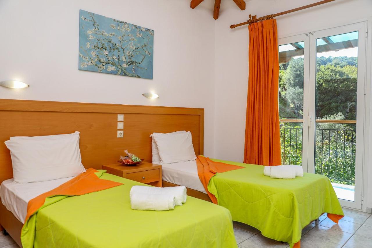 Villa Mitzelos Moni Evaggelistrias Luaran gambar