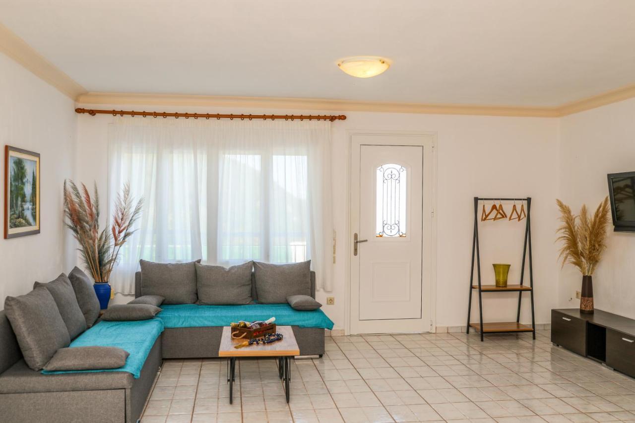 Villa Mitzelos Moni Evaggelistrias Luaran gambar